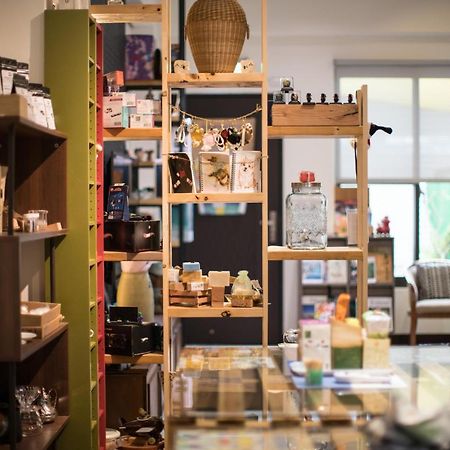 黑琵軼棧湖濱旅宿 K&B Happy Hostel Tainan Extérieur photo