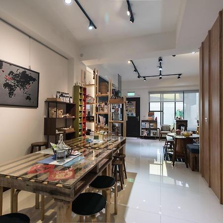 黑琵軼棧湖濱旅宿 K&B Happy Hostel Tainan Extérieur photo