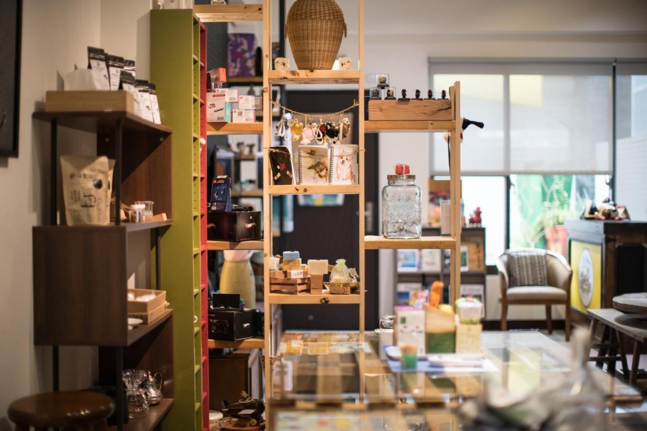 黑琵軼棧湖濱旅宿 K&B Happy Hostel Tainan Extérieur photo