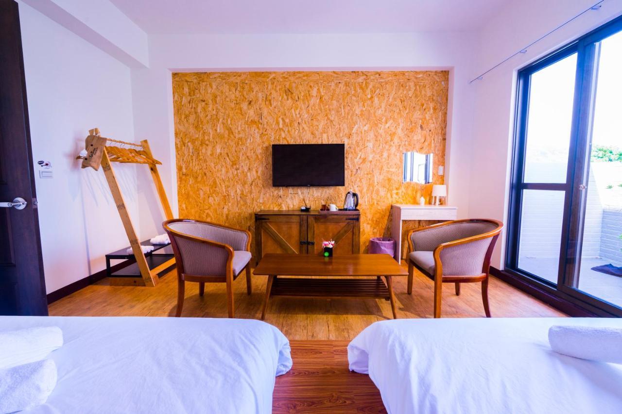黑琵軼棧湖濱旅宿 K&B Happy Hostel Tainan Extérieur photo