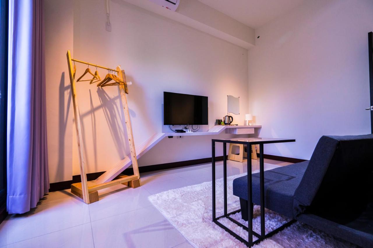 黑琵軼棧湖濱旅宿 K&B Happy Hostel Tainan Extérieur photo