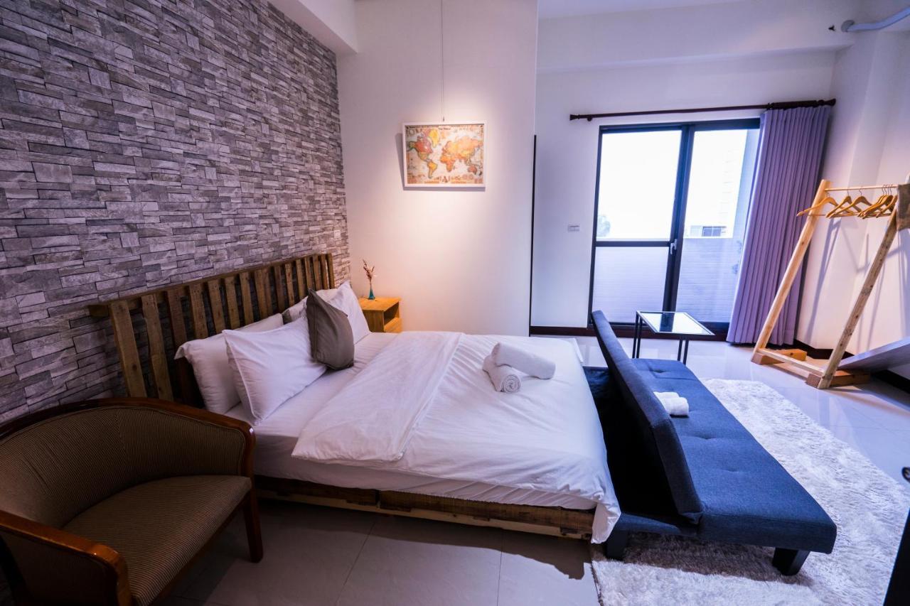 黑琵軼棧湖濱旅宿 K&B Happy Hostel Tainan Extérieur photo