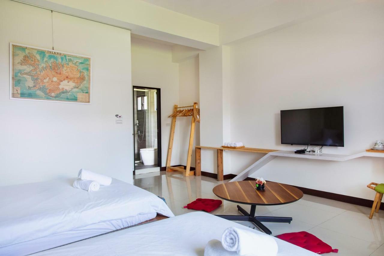黑琵軼棧湖濱旅宿 K&B Happy Hostel Tainan Extérieur photo