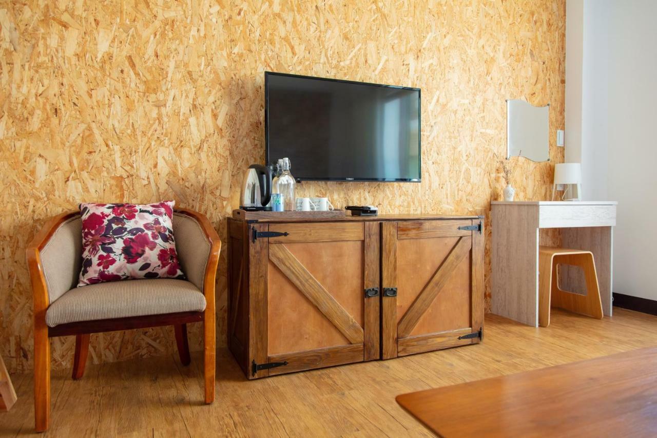 黑琵軼棧湖濱旅宿 K&B Happy Hostel Tainan Extérieur photo